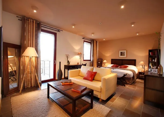 Domaine Riberach - Restaurant Gastronomique - Spa - Piscine Naturelle - Vignoble Bio 4*
