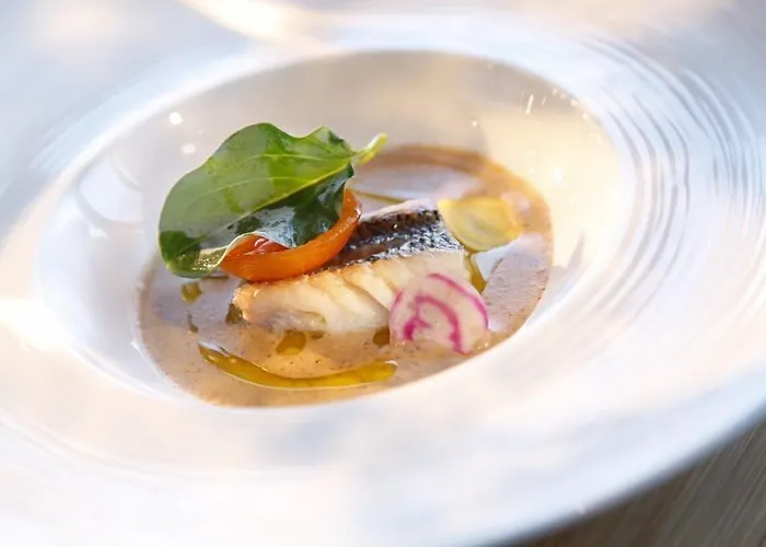 מלון Domaine Riberach - Restaurant Gastronomique - Spa - Piscine Naturelle - Vignoble Bio Bélesta