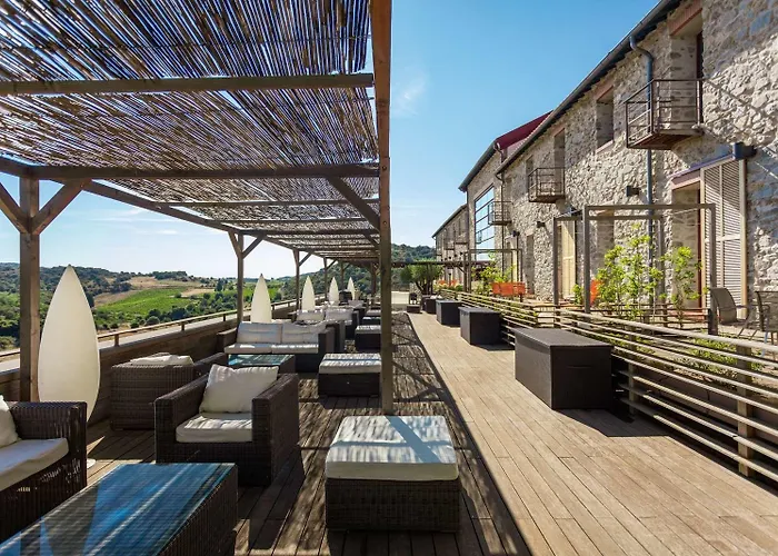מלון Domaine Riberach - Restaurant Gastronomique - Spa - Piscine Naturelle - Vignoble Bio 4*